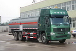 斯太爾后八輪雙橋運(yùn)油車(chē)